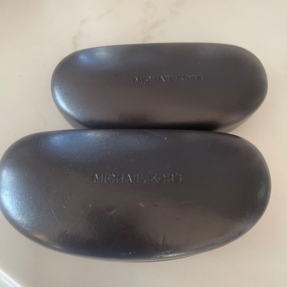 Bundle of two Michael kors cases - Picture 3 of 3
